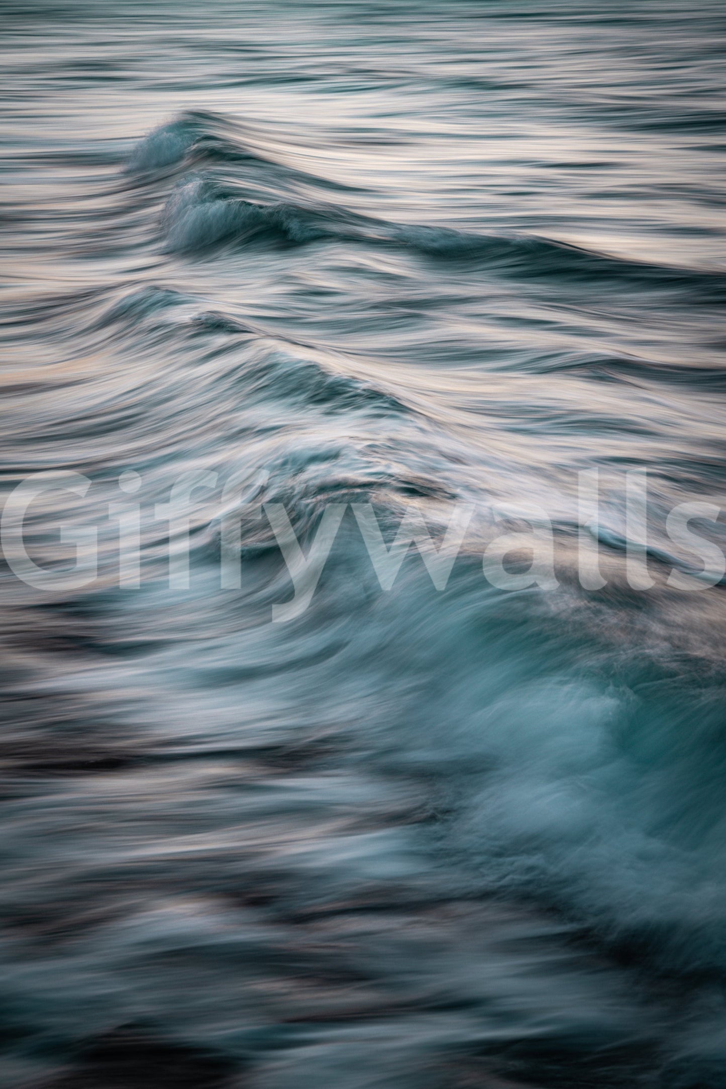 A detail of the brushstrokes and tones in the design.