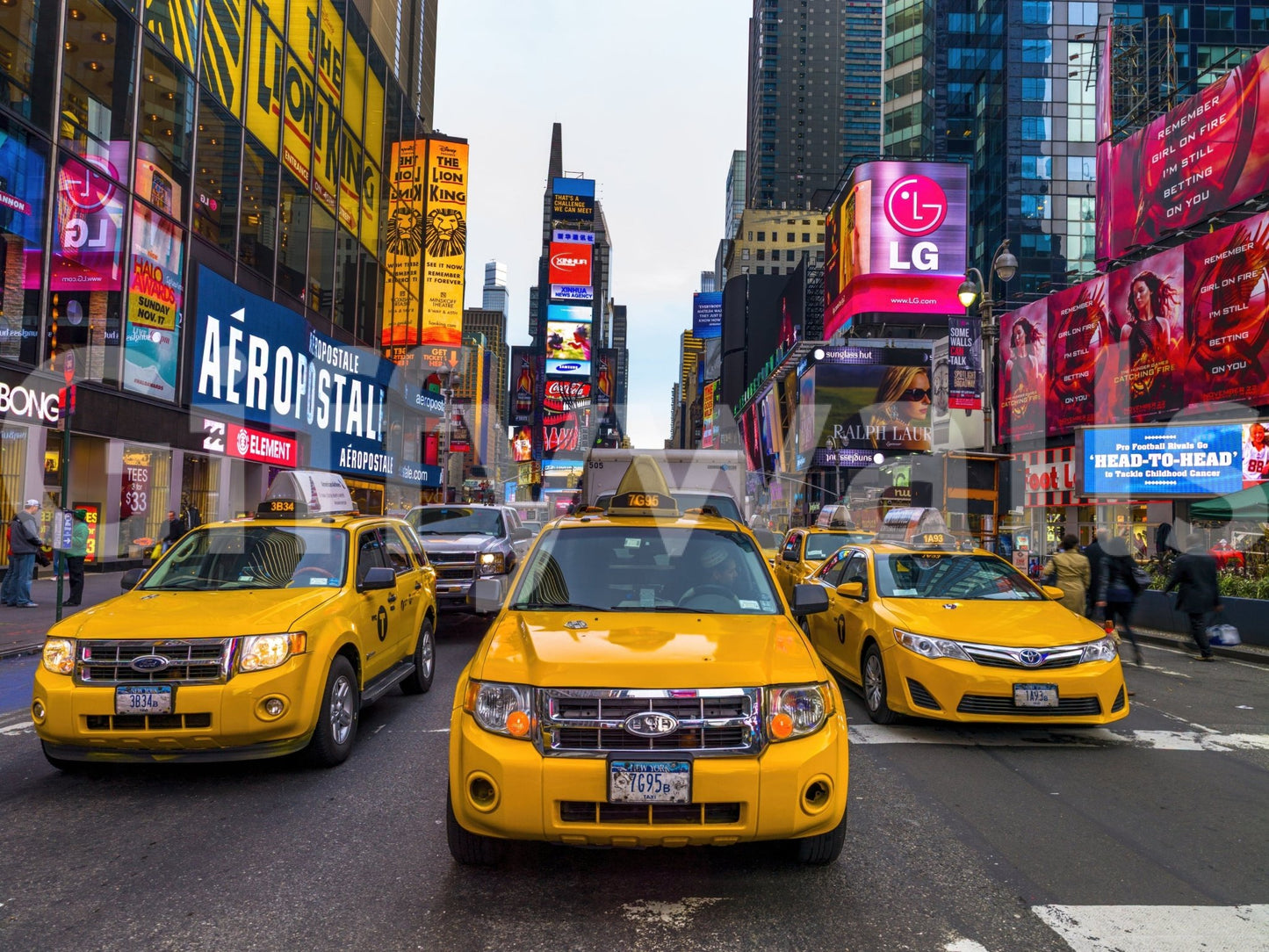 Times Square Rush wallpaper street level view flashing signs.