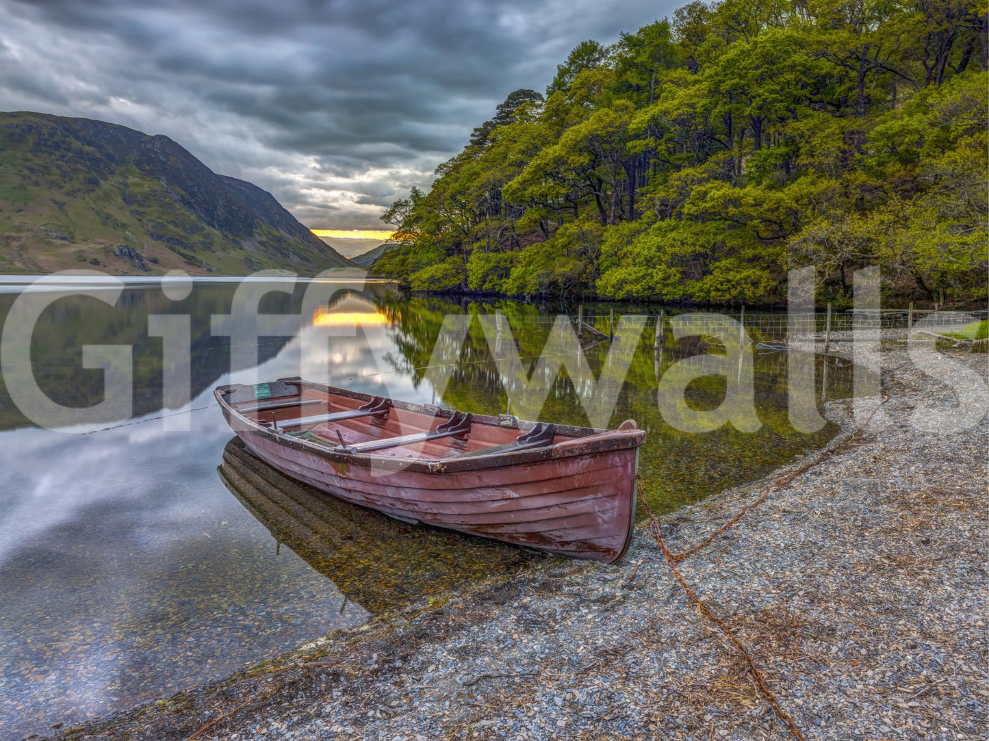 The wallpaper has a smooth, non-reflective matte finish.