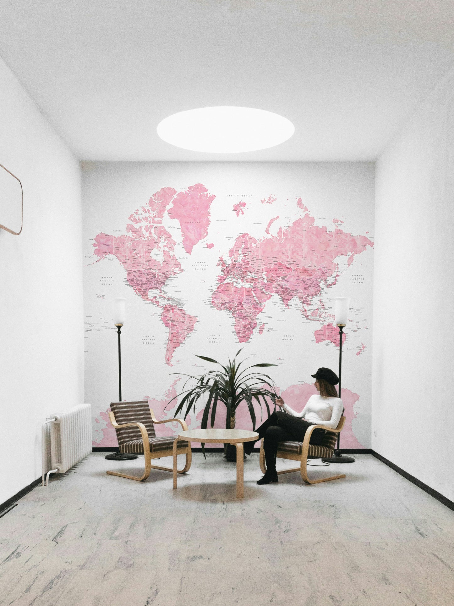Feminine world map wall décor in pastel pink

