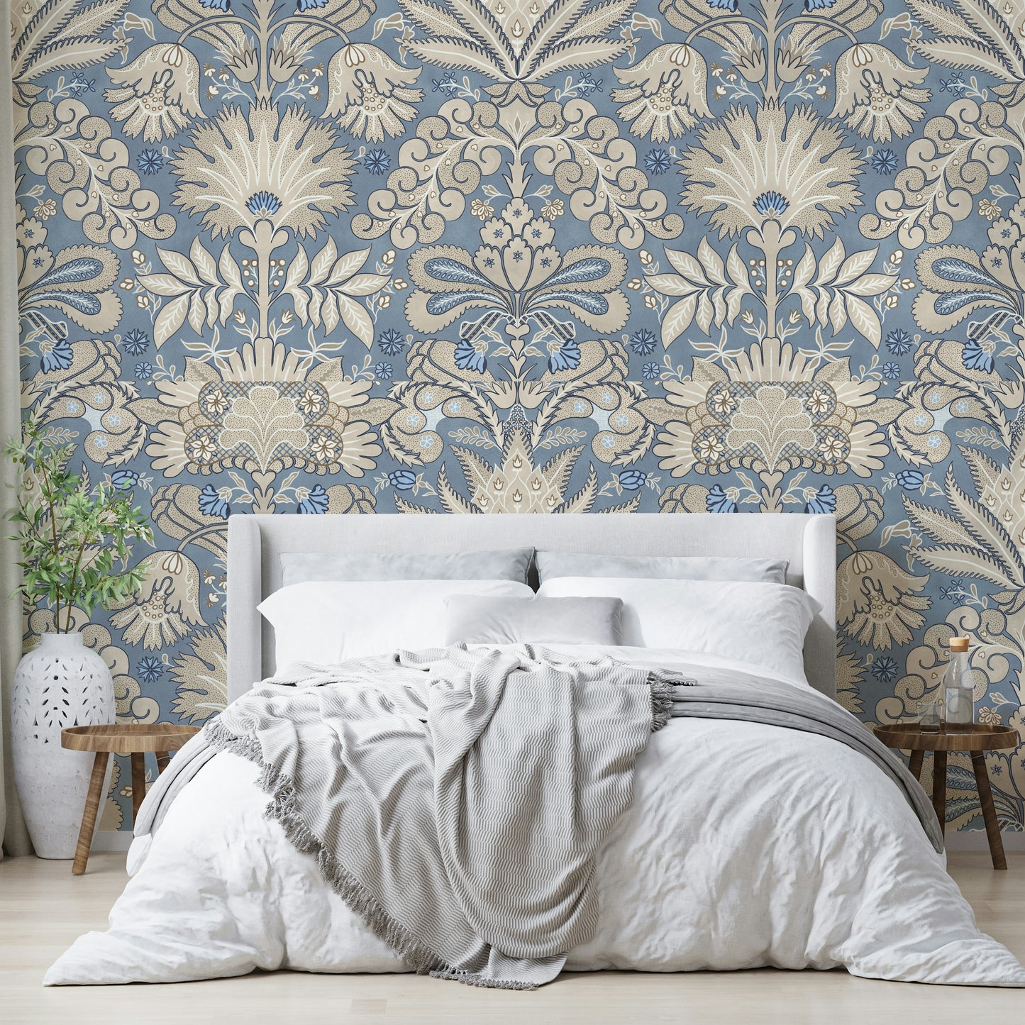 Damask print wallpaper with botanical inspiration


