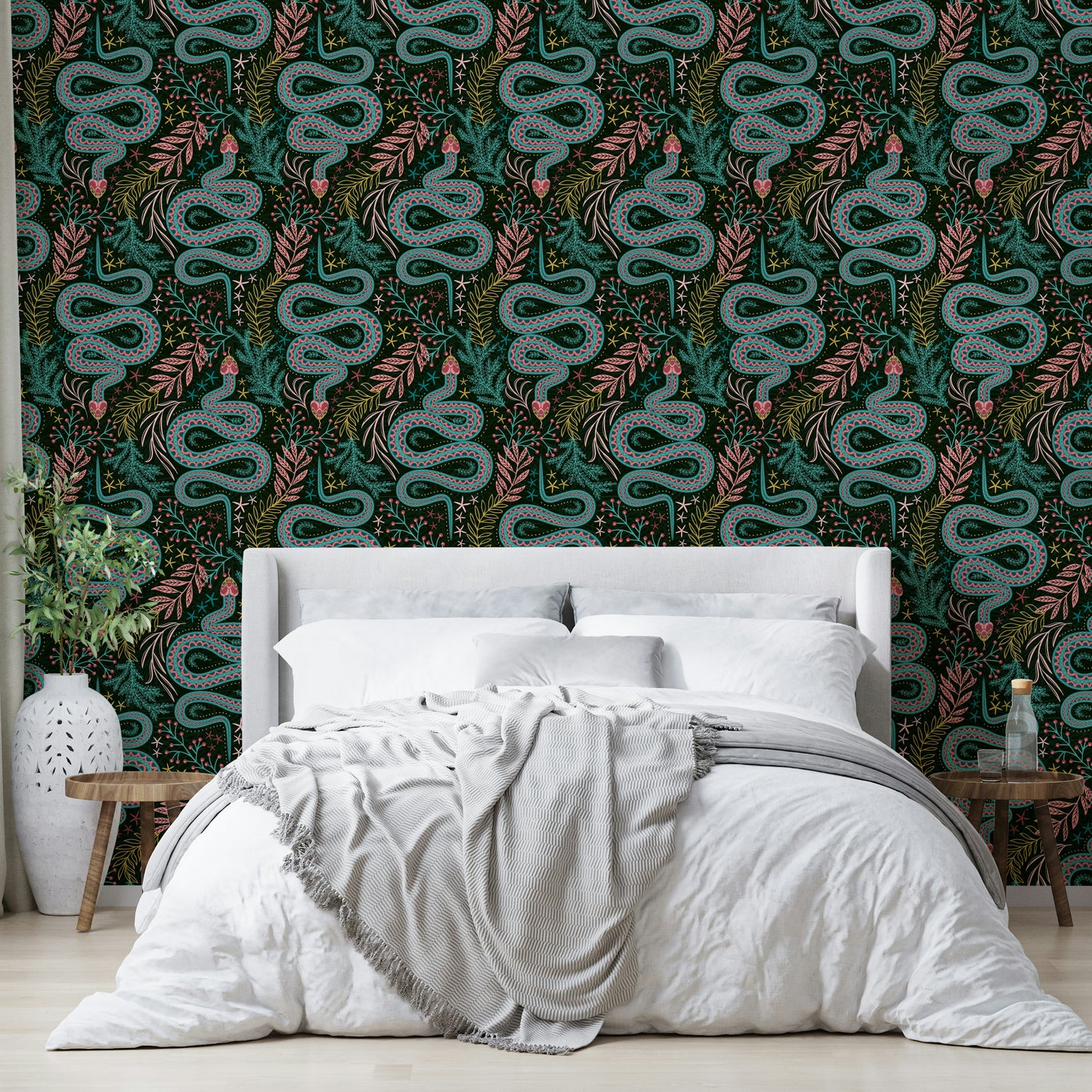 Wild animal print wallpaper for unique wall décor

