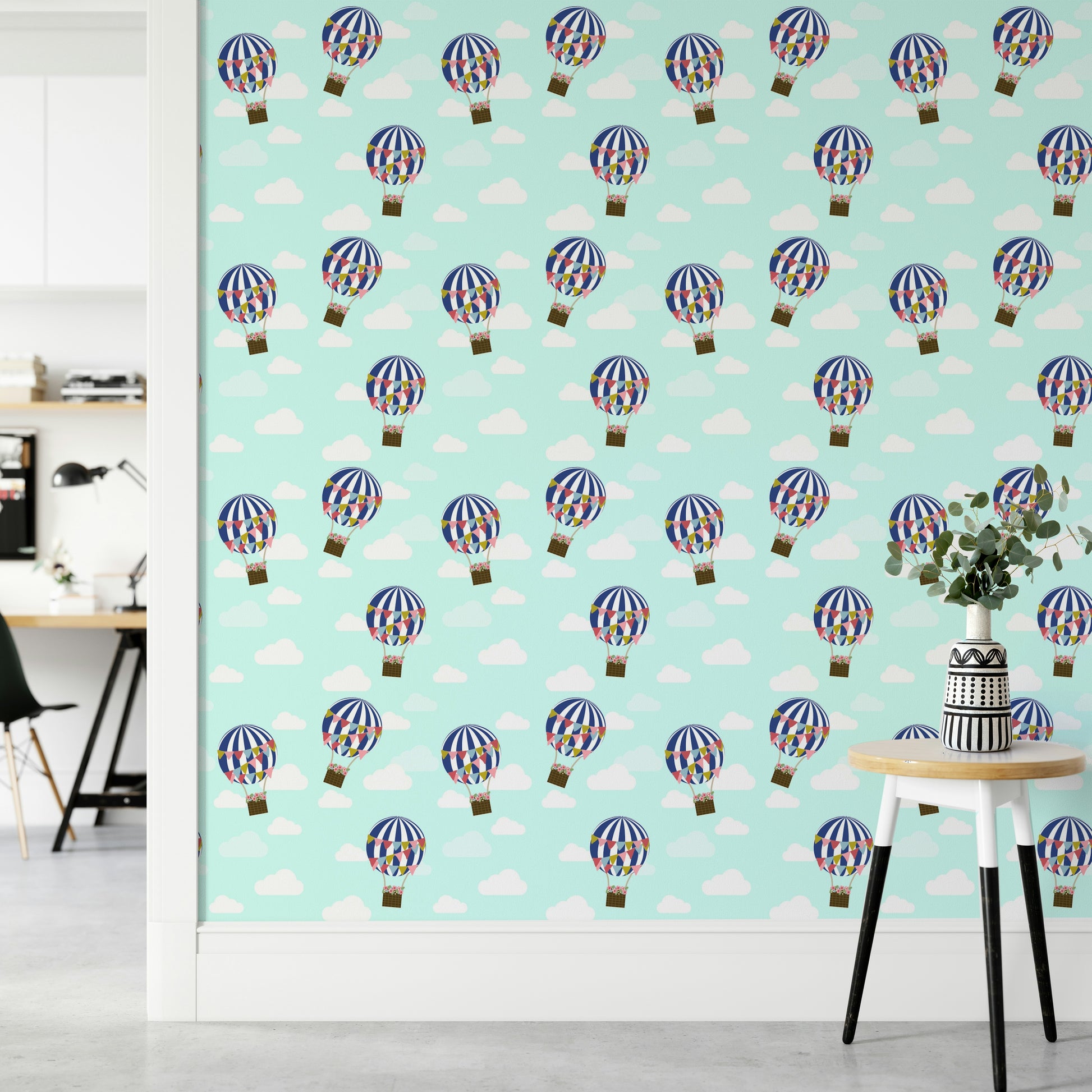 Delicate floral hot air balloons wallpaper for a cozy atmosphere

