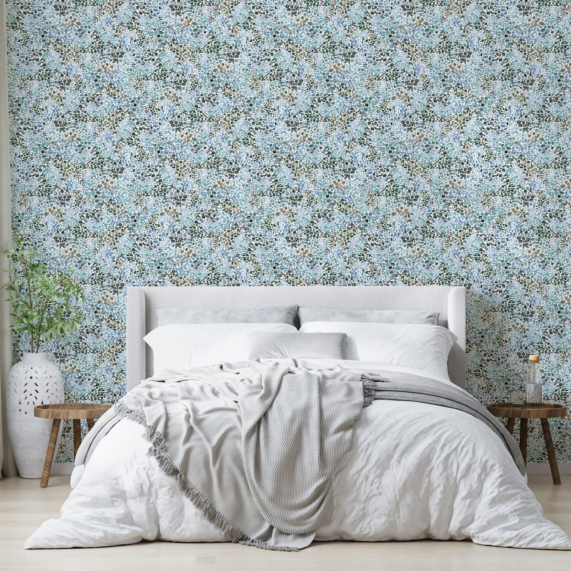 Watercolor wallpaper in deep and light blue hues

