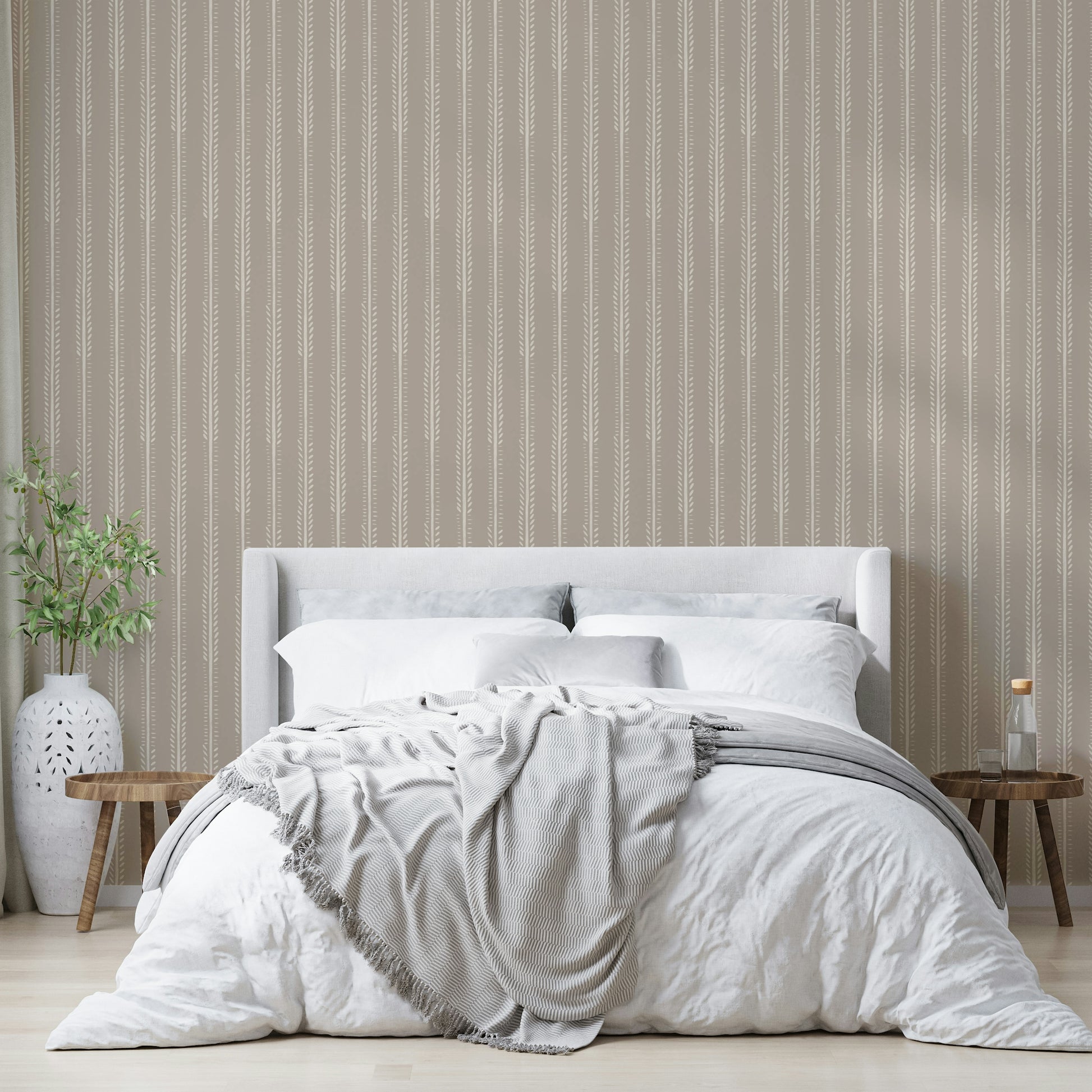 Vertical stripe wallpaper with leaf and plant motifs

