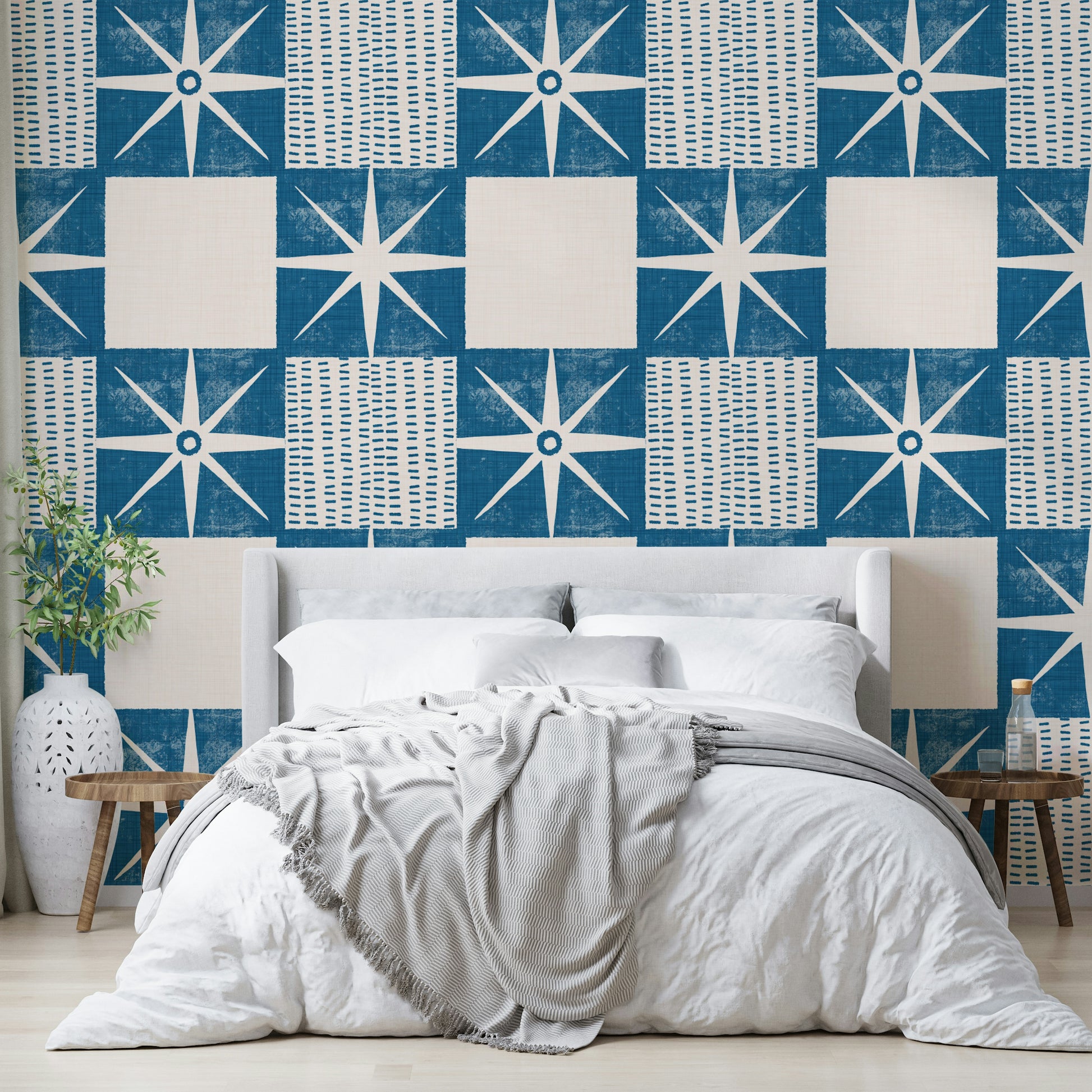 Vintage-inspired starburst quilt block wallpaper motif

