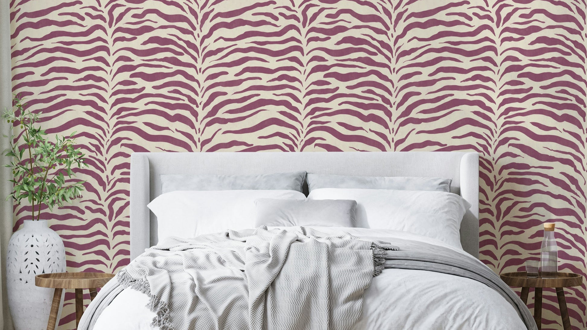 The stripes are in classic black and white, with no other colors.
