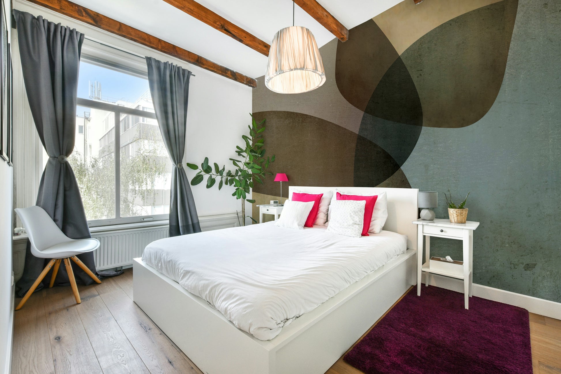 A close-up of the delicate flowers and smooth background.

