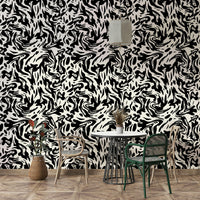 Wallpaper with a liquid pattern

