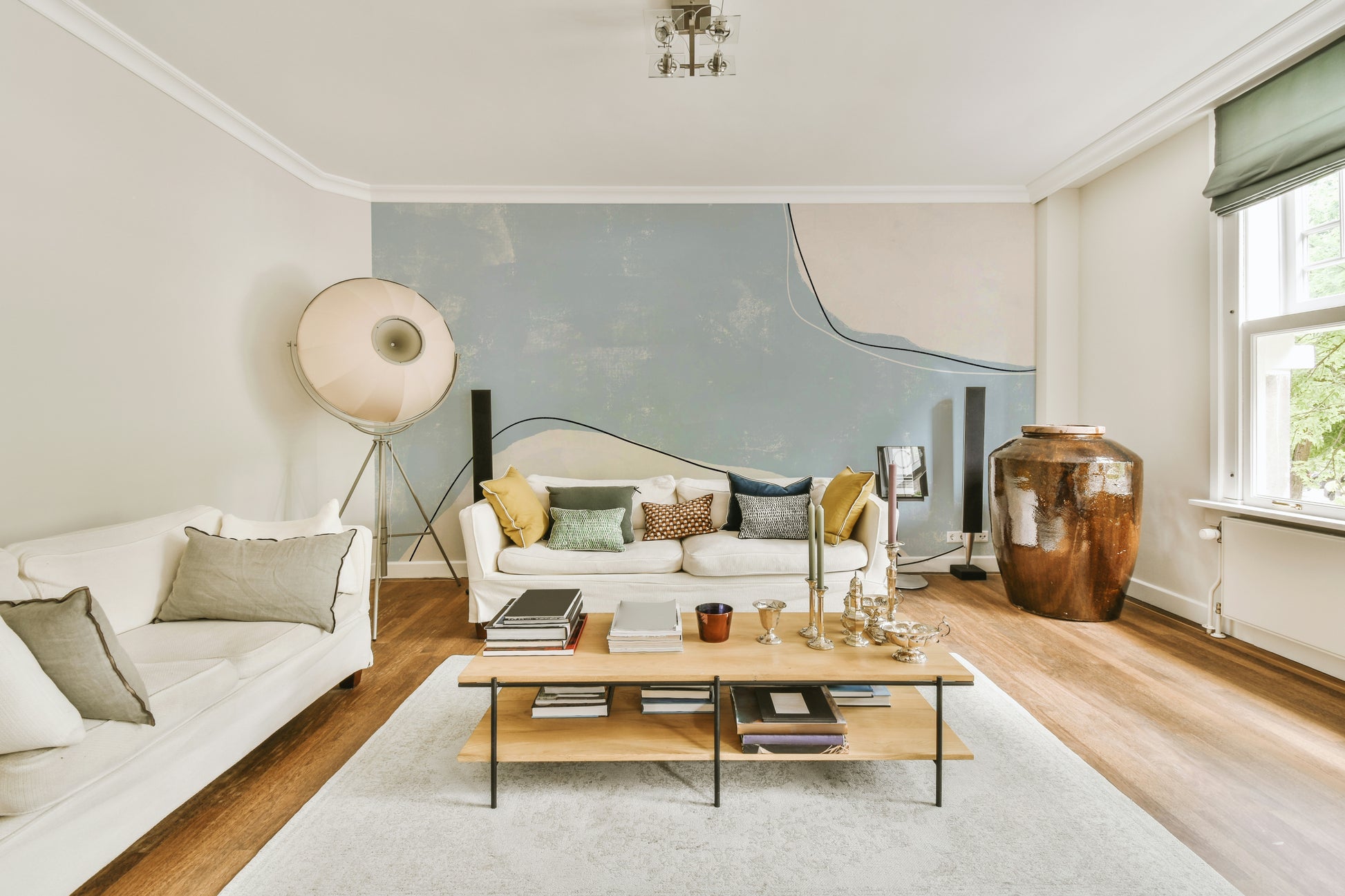 An artistic minimalist stroke mural for home decor.

