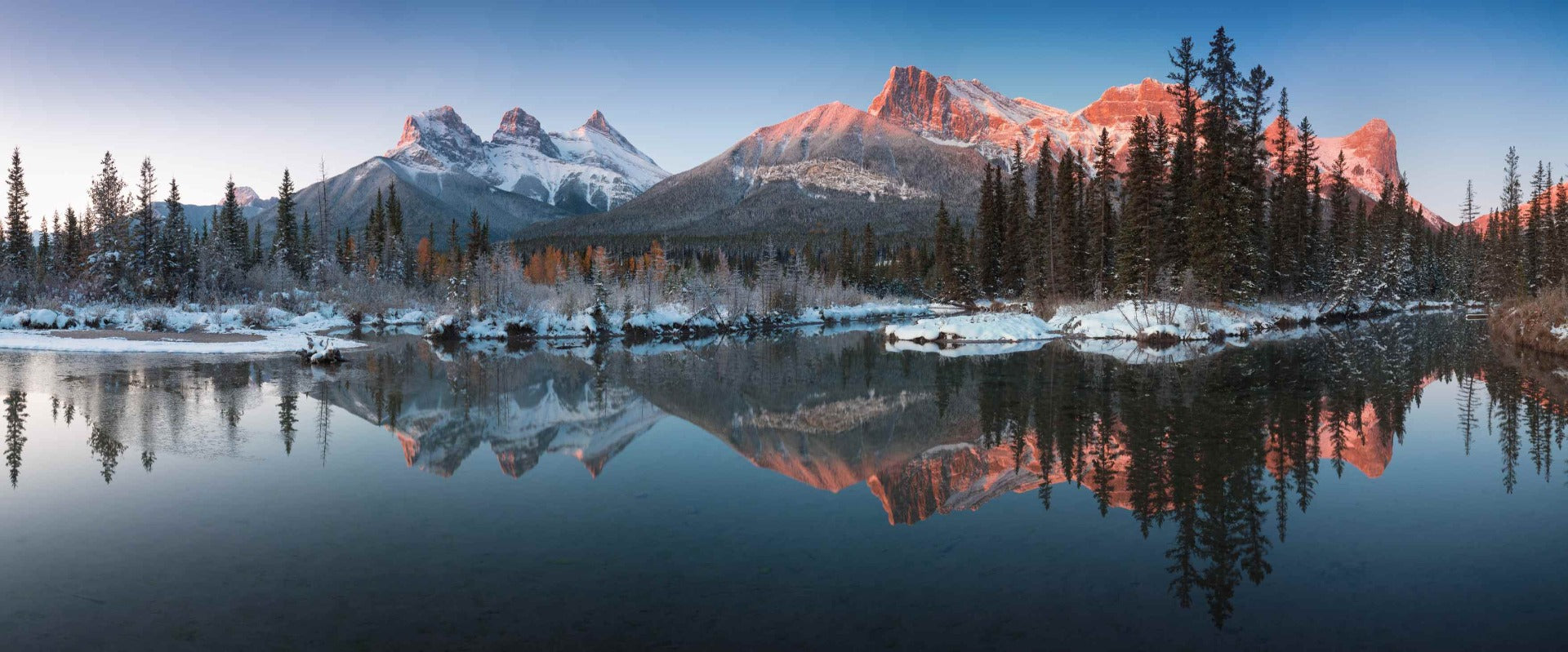 Natural Snow Peak Mountain Wallpaper in your room — zoomed