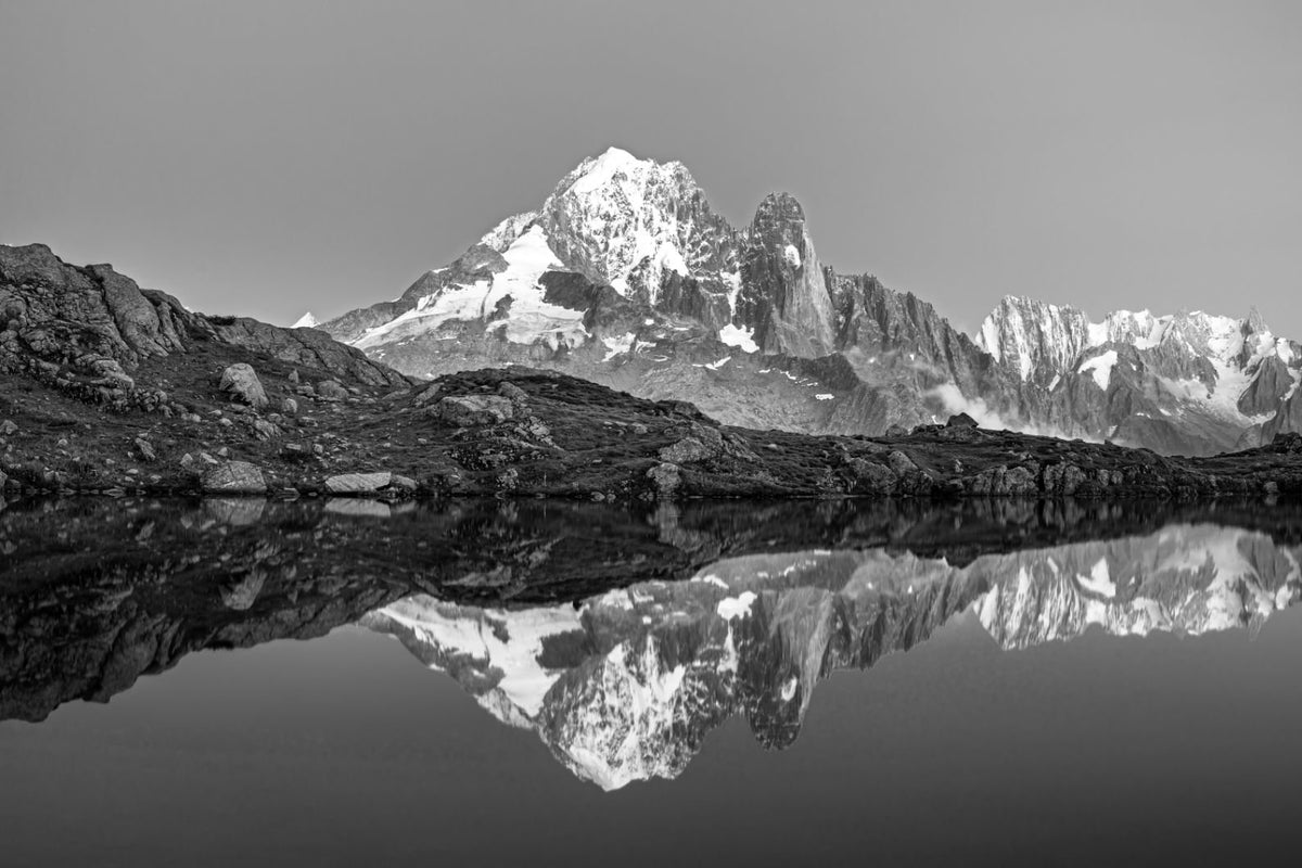 Black & White Landscape Mountain Wallpaper in your room — zoomed