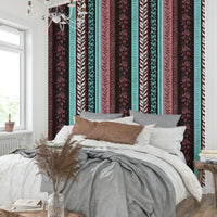 Close-up of the red and turquoise colors.

