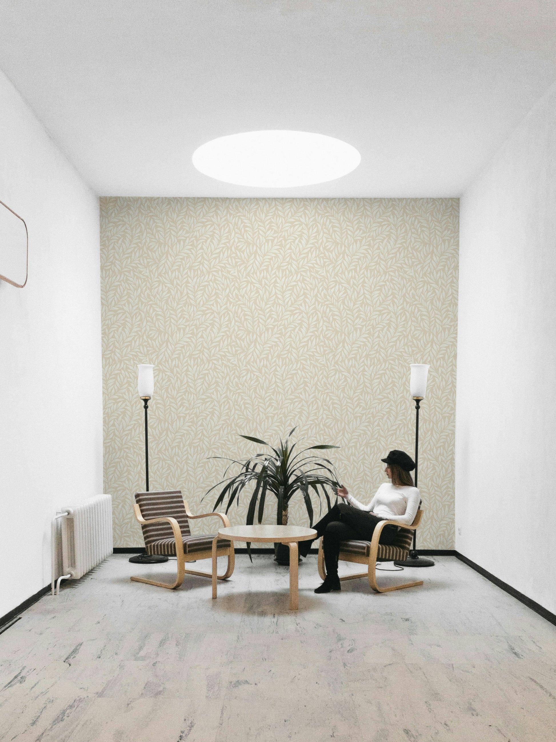 Soft and serene beige wallpaper with leaf accents

