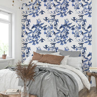 A classic botanical wallpaper for walls.

