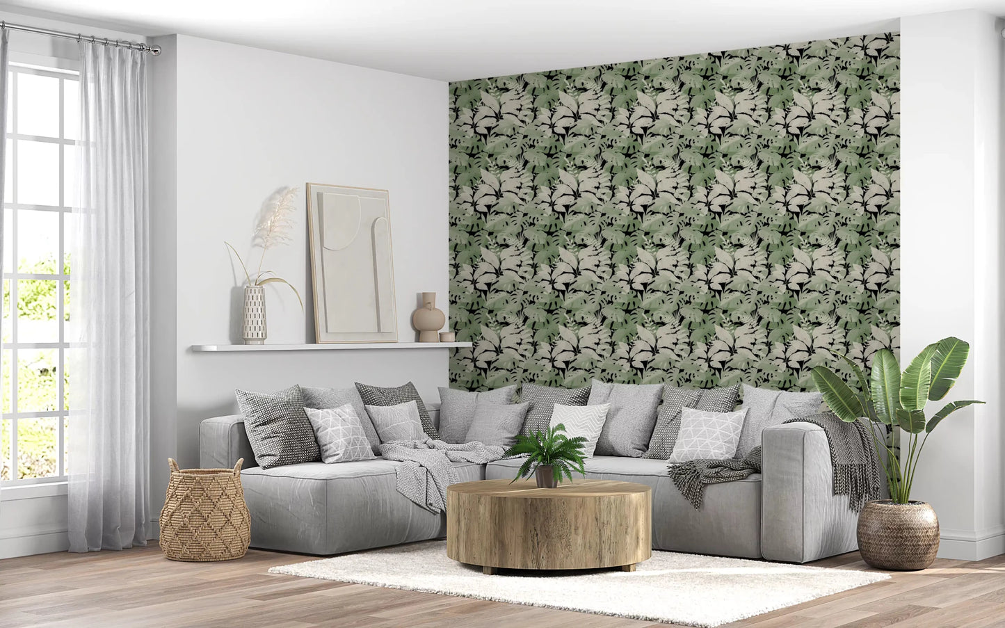 ]Botanical noir wallpaper with a balanced foliage repeat