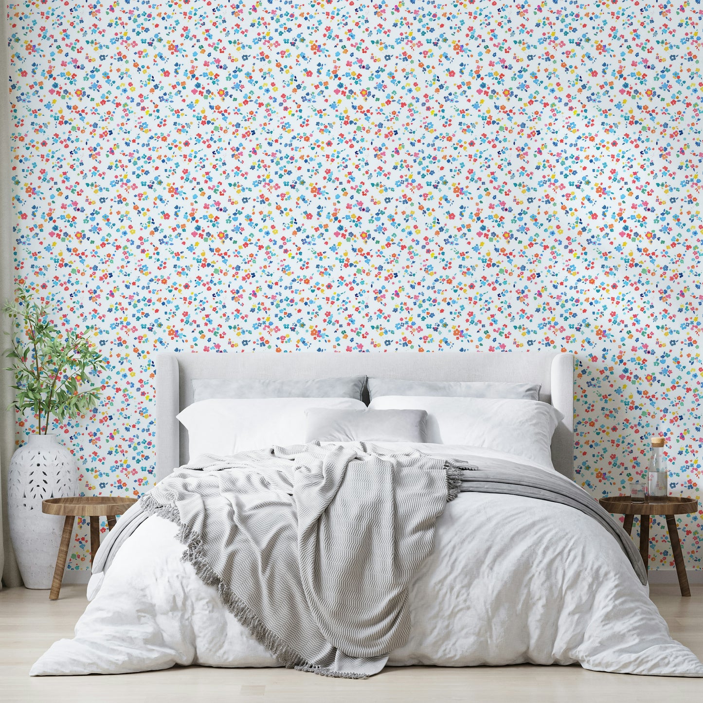 Vintage-inspired ditsy floral wall covering

