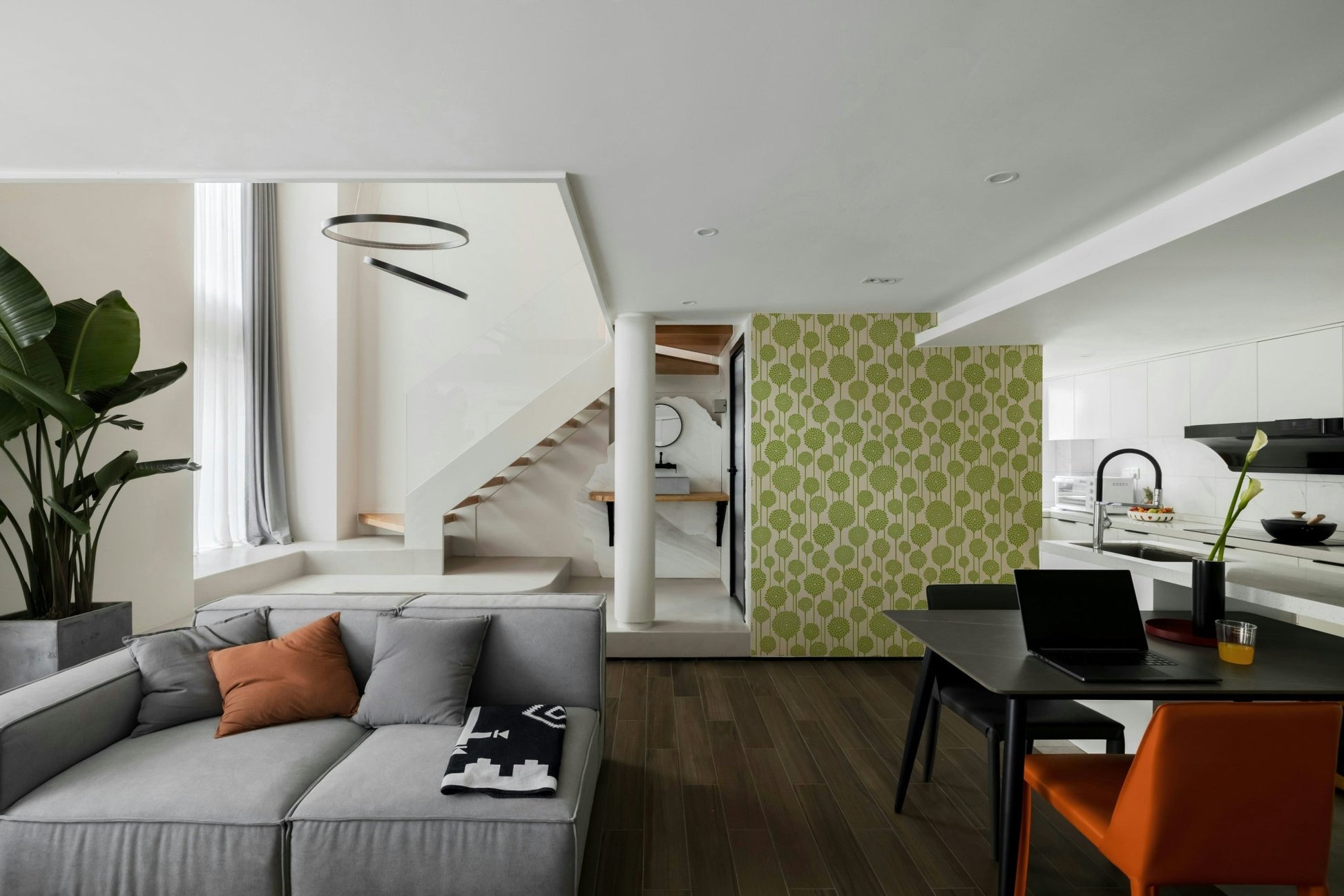 Stripes combined with floral elements.

