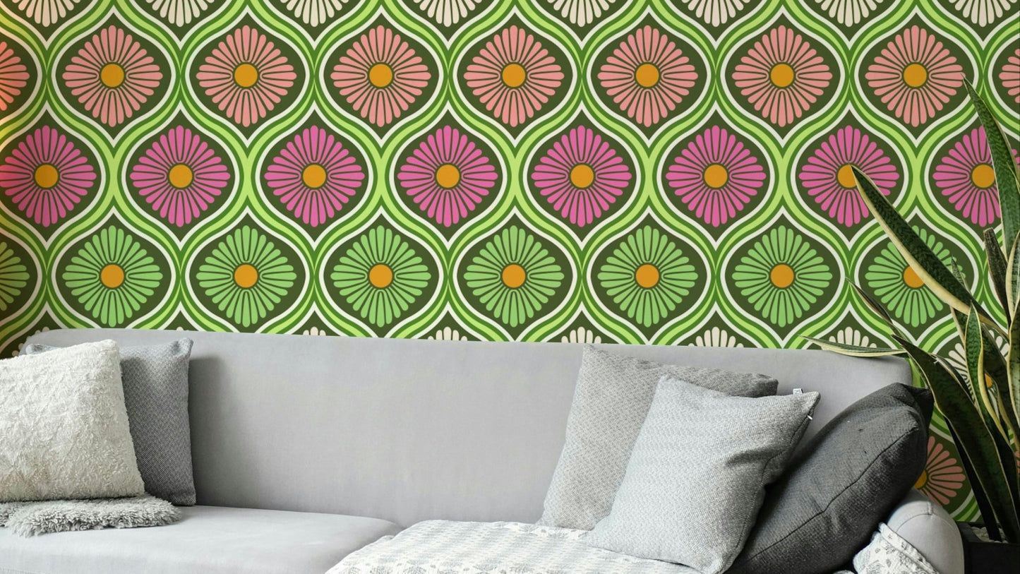 Features large, stylized daisy flowers.
