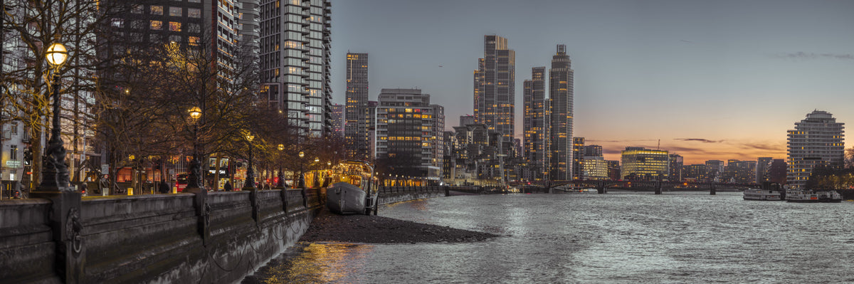 London Twilight Skyline Wall Mural in your room — zoomed