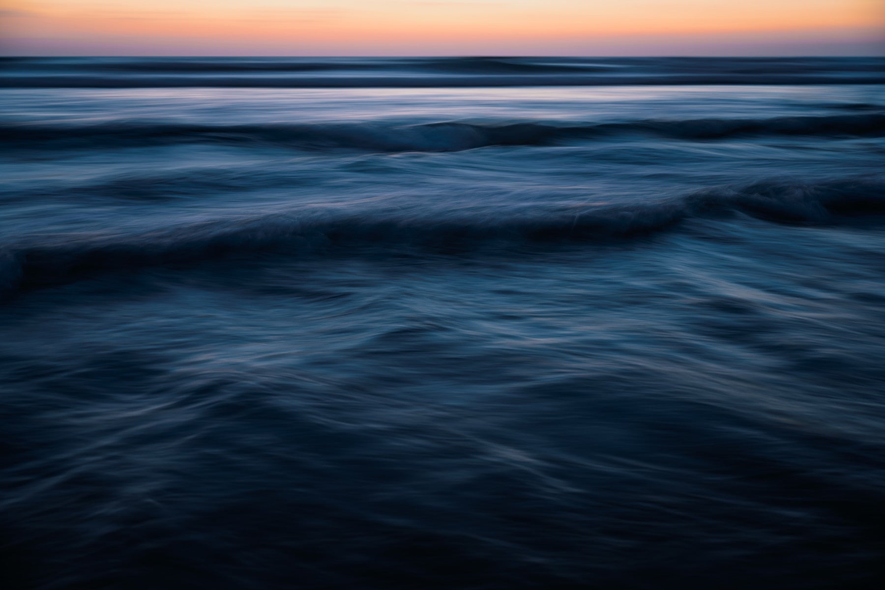 A close-up of the detailed texture in the wave design.

