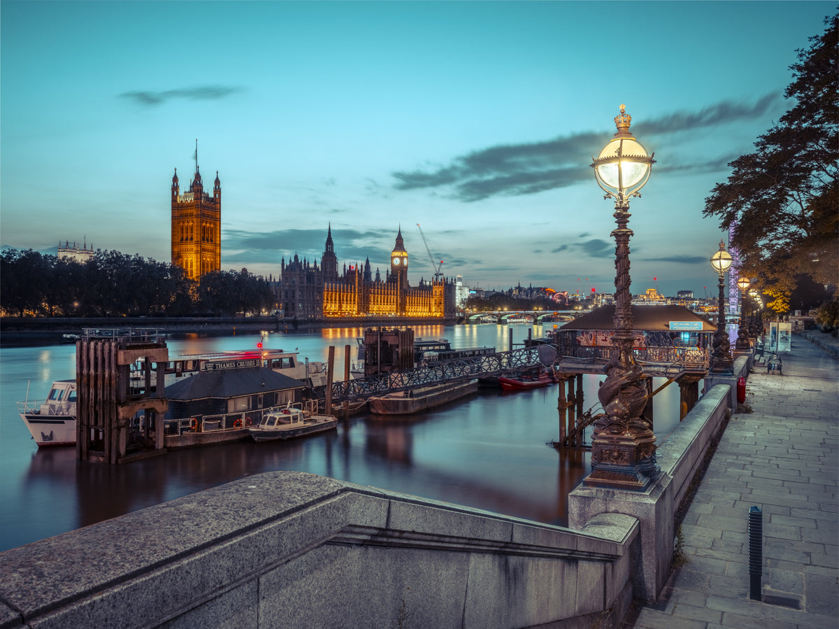 Twilight Thames Embrace Wall Mural in your room