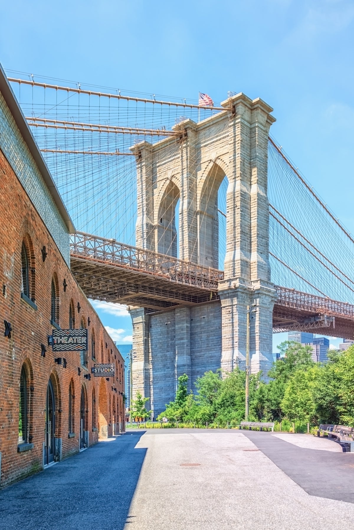 Brooklyn Bridge Vista Wall Mural in your room
