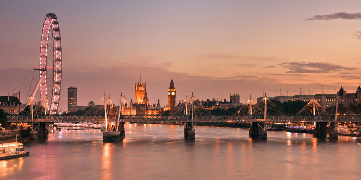 Iconic London at Dusk Wall Mural in your room — zoomed