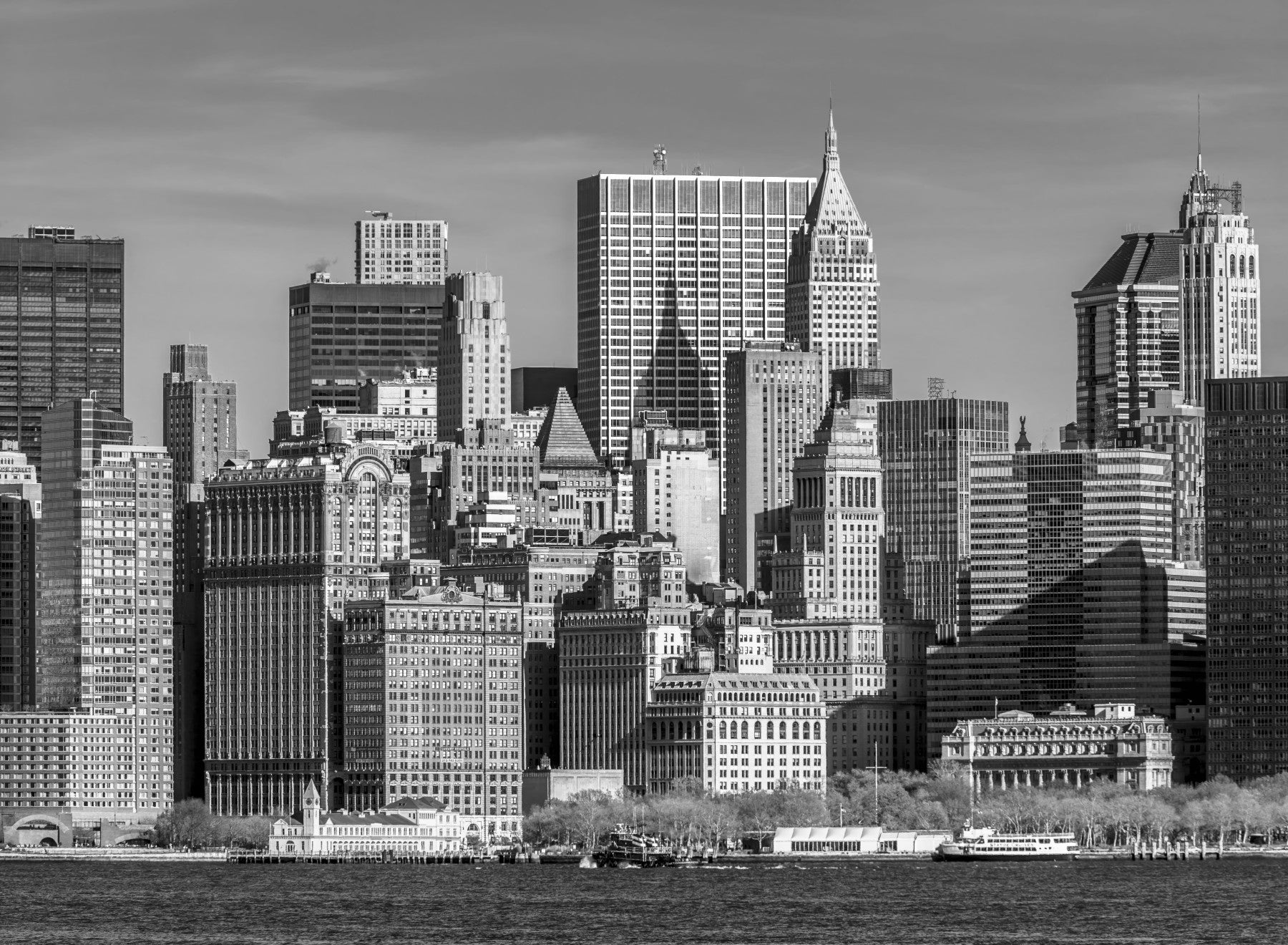 A Manhattan Monochrome Majesty wall mural fills the bathroom area.