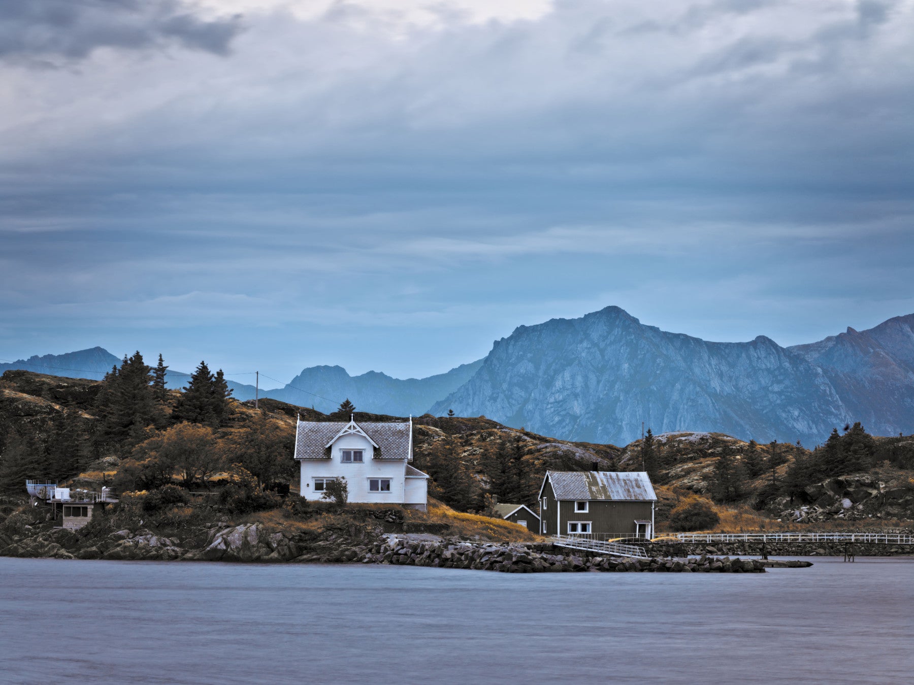 Scandinavian Mountain Fjord Haven Wallpaper⁠