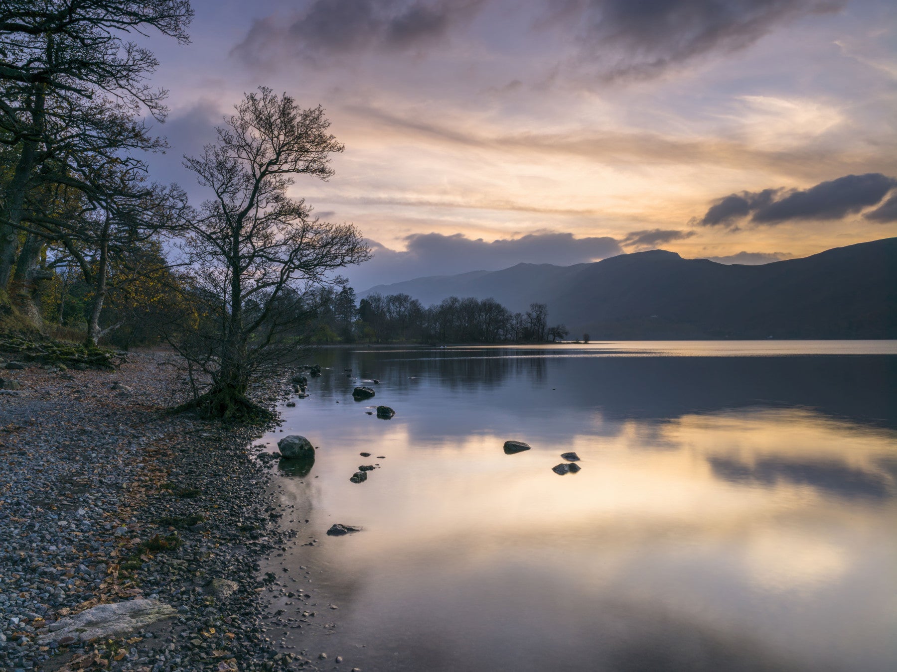 Misty Lake Sunset Horizon Wallpaper⁠