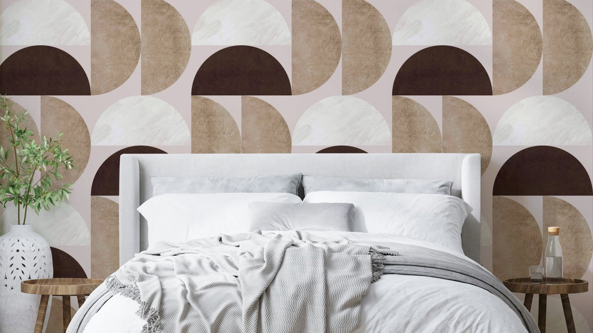 Mescolanza 17 wallpaper pattern with blush and beige semicircles

