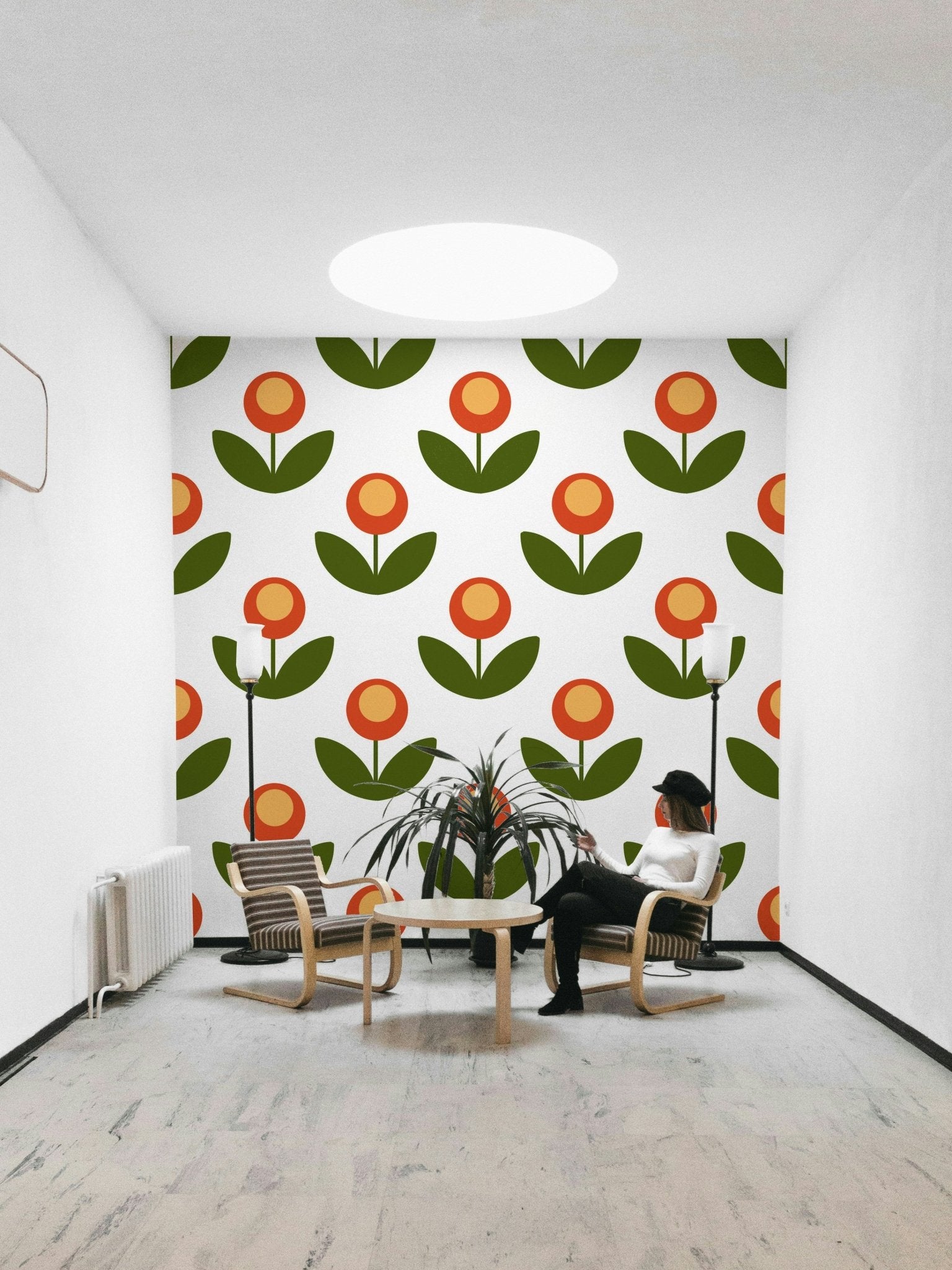 Elegant floral pattern wallpaper for a timeless room.

