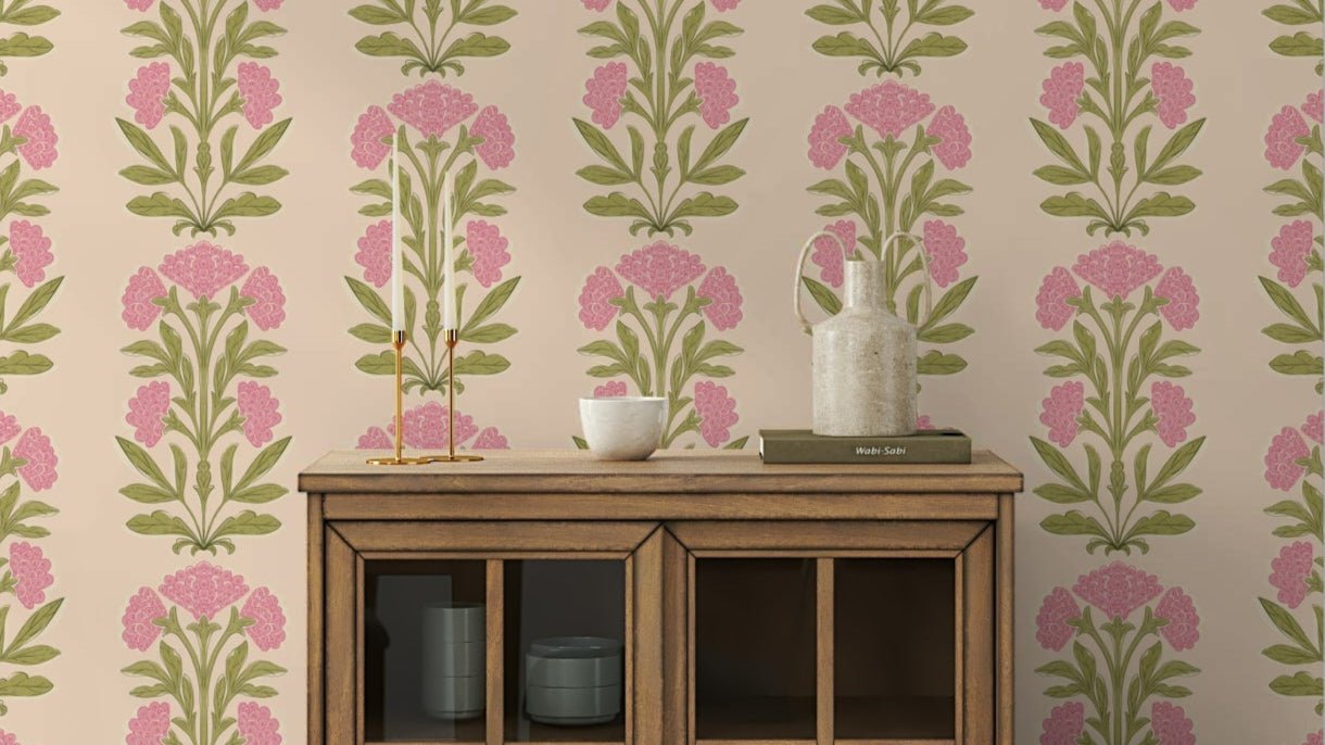 The style is artistic and natural.

