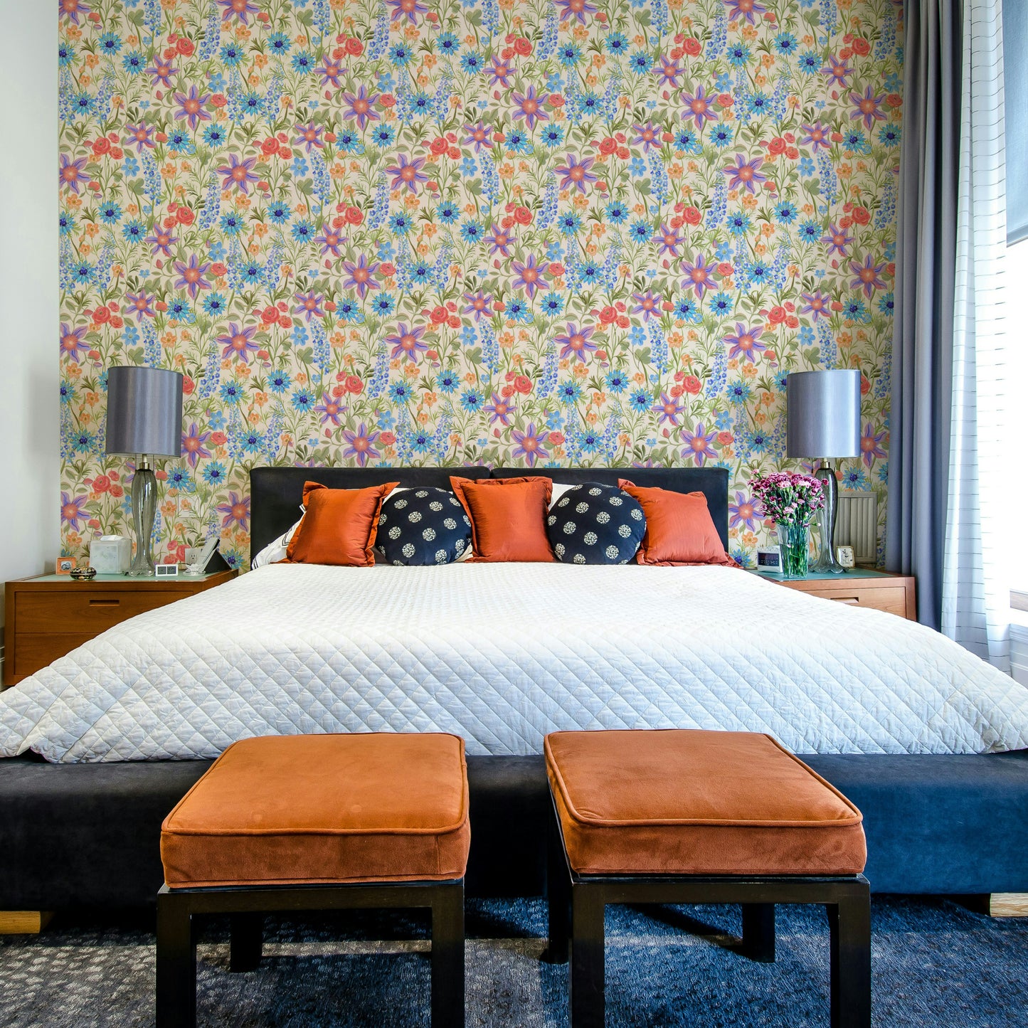 Classic retro wallpaper with offwhite floral design

