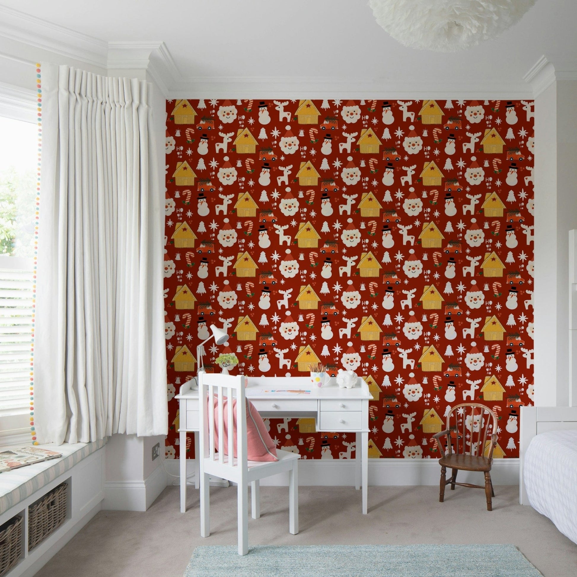 A nostalgic holiday wallpaper showing cute retro Santa faces, reindeer, trees, and snowmen in a seamless pattern.