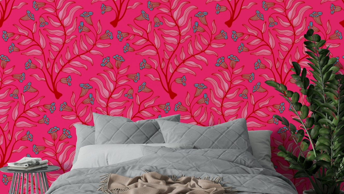 Trumpet flower damask wallpaper in pink and red

