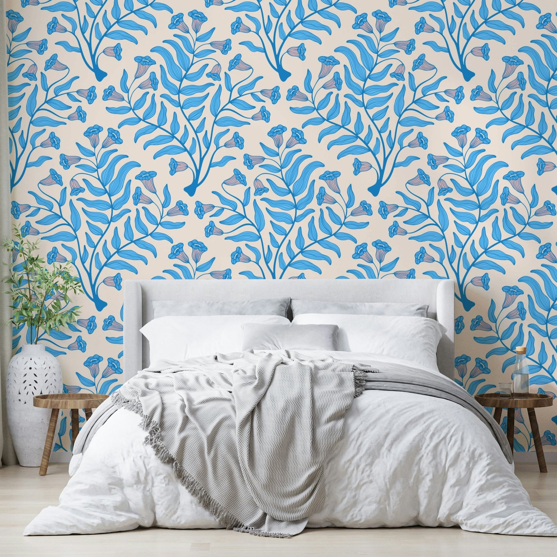 Damask wallpaper featuring trumpet flowers and vines

