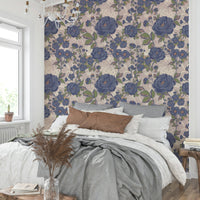 Wallpaper with a timeless floral design.

